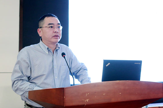 医学科学研究中心主任申竑主持并致开场辞